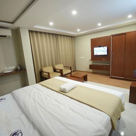 Bigmall Residency Hotell Kannangad Exteriör bild